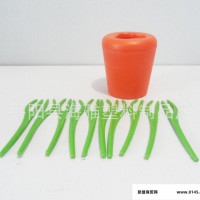 直销 创意新奇特萝卜水果叉 圆筒式塑料家用新奇特产品