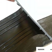 中埋式钢边止水带是以镀锌钢带和天然橡胶原料所组