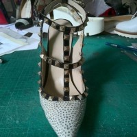 欧洲站时装制鞋厂做各式时尚尖头女鞋 新款外贸细跟烫钻铆钉单鞋